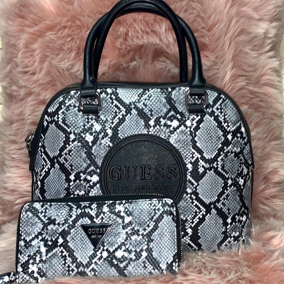 Guess Purse & Wallet - Picture 1 of 6